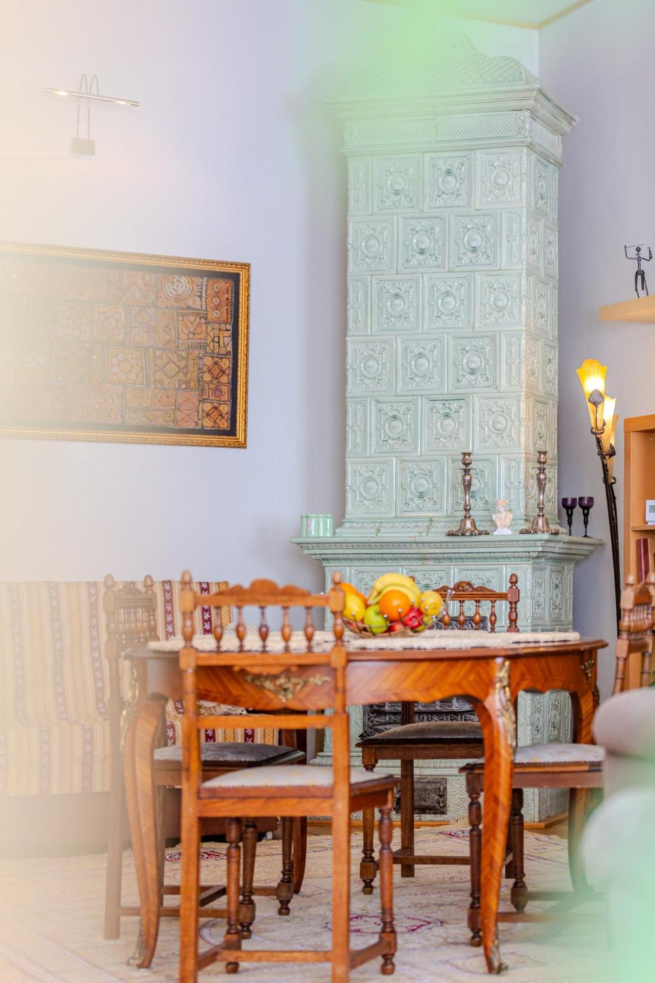 A Piece Of History Guesthouse Брашов Экстерьер фото